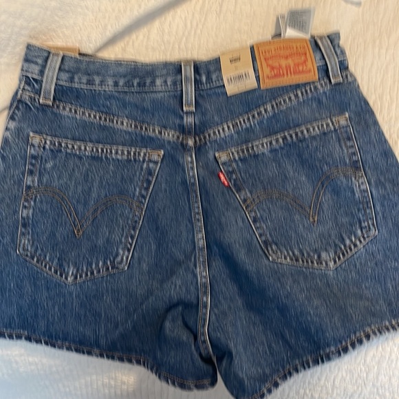 Levi shorts. Size 30. NWT. - Picture 2 of 3